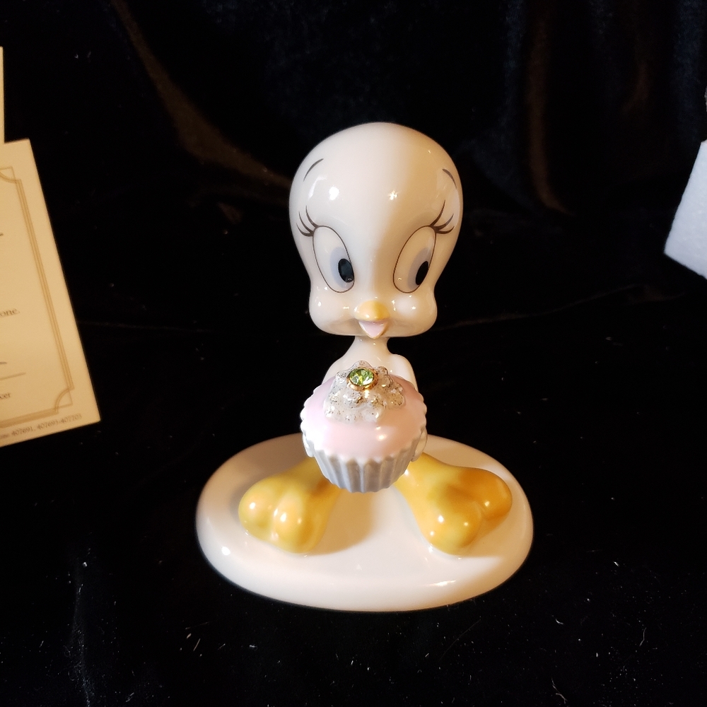 A PRESENT FROM TWEETY